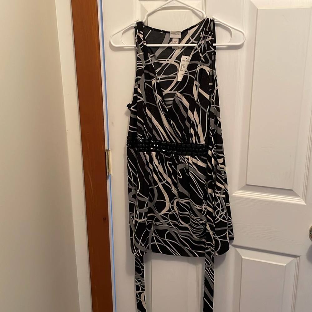 NEW w/ tags Doesn’t fit multi color no sleeve dress shirt tie back